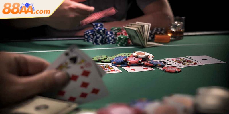 Mẹo chơi Poker - Một số chiến thuật hiệu quả từ chuyên gia 3 Tính toán bài của đối thủ là mẹo chơi Poker vô cùng hiệu quả